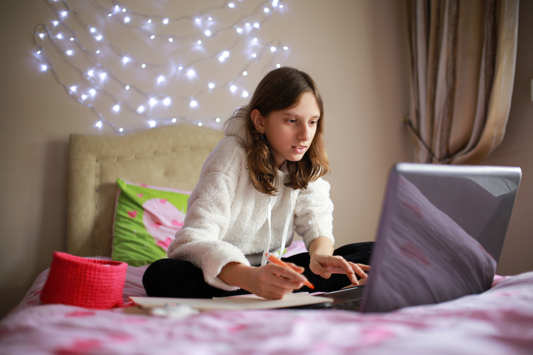 girl watching lecture with laptop